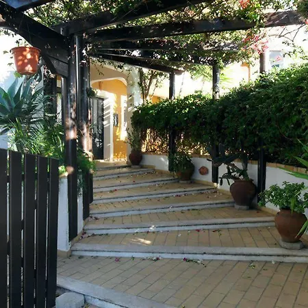 Sea Breeze Готель 3*